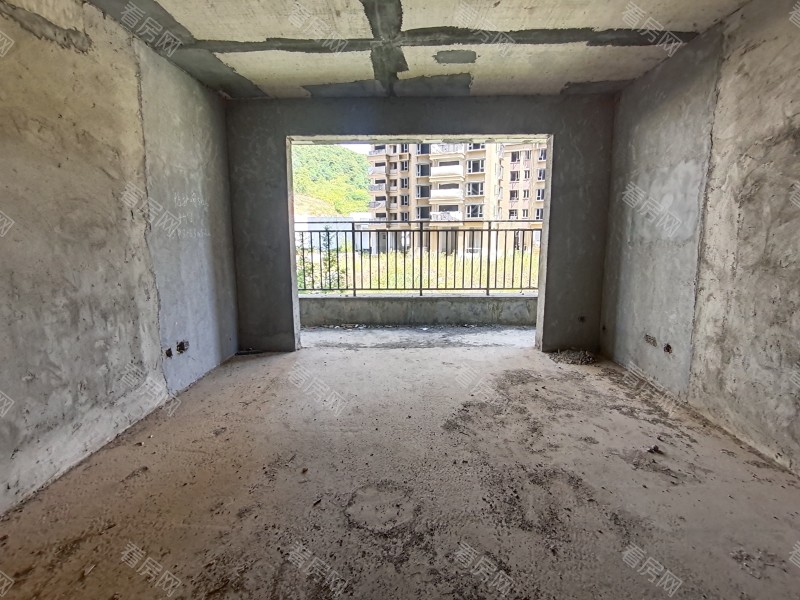 凤凰新城 4室2厅 140㎡ 毛坯_凤凰新城二手房图片图片1