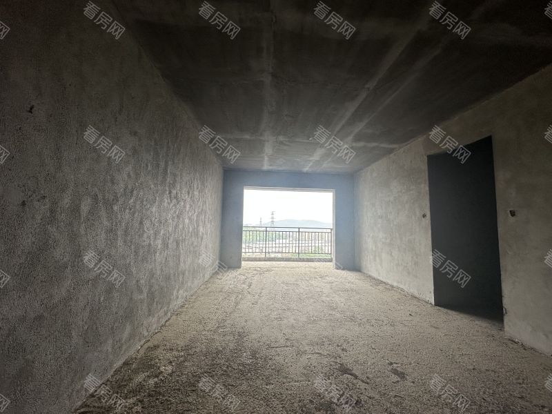 恒隆国际 3室2厅 118㎡ 毛坯_恒隆国际二手房客厅图片1