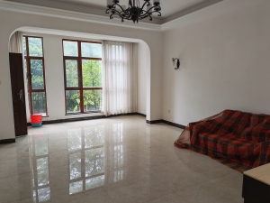 雍泉度假山庄 5室2厅 320㎡ 满五年 雍泉度假山庄 5室2厅 320㎡ 满五年中山三乡镇三乡镇二手房图片