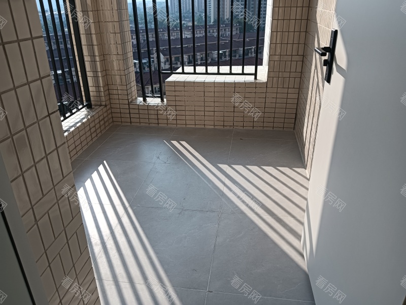 雅居乐佰利山 4室2厅 136㎡ 满五年_雅居乐佰利山二手房图片图片7