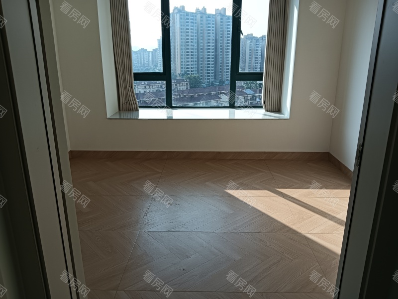 雅居乐佰利山 4室2厅 136㎡ 满五年_雅居乐佰利山二手房图片图片4