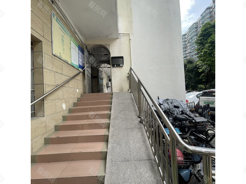 福田区  长城二花园5栋B单元608法拍房图片2