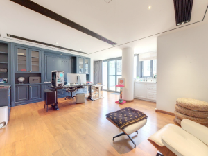 鸿瑞花园 花园中间,四层顶楼复式,满五年红本,可约看 鸿瑞花园 花园中间,四层顶楼复式,满五年红本,可约看深圳南山区南山中心二手房图片