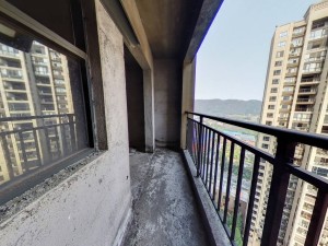 恒隆国际 4室2厅 141㎡ 毛坯_恒隆国际二手房阳台图片6